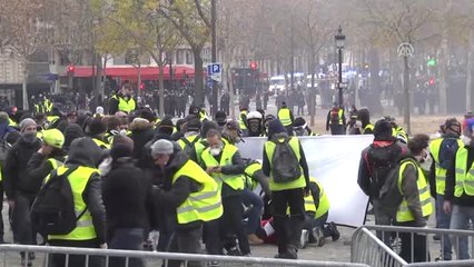 Sarı Yelekliler"İn Protestosu Devam Ediyor (2)