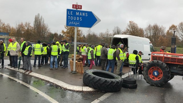 Gilets jaunes à Parigné-l’Evêque : « Bien installés sur notre rond-point » dans la bonne humeur