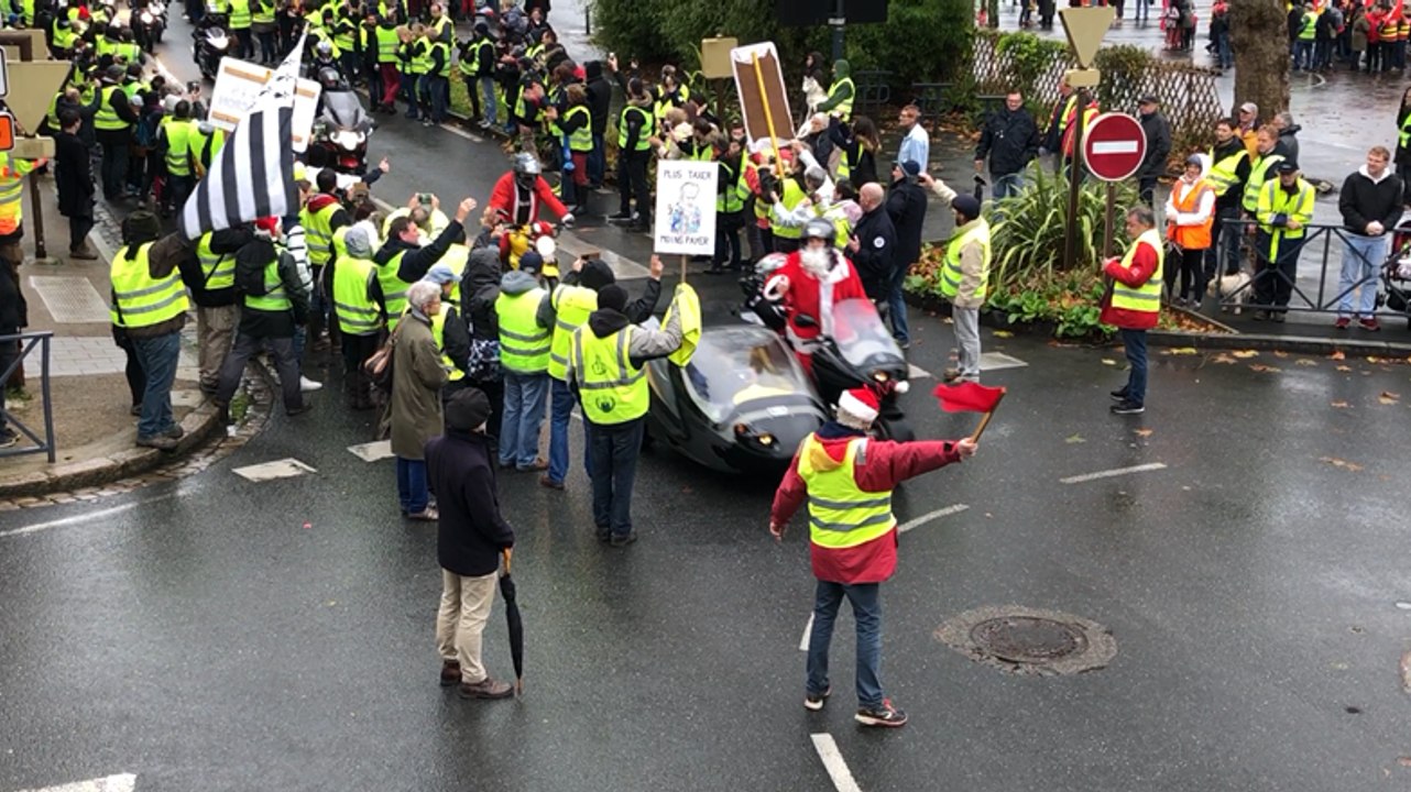 Passage des motards de la Rando du Père Noël