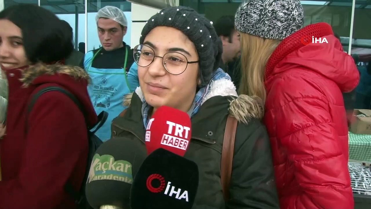 Sağanak yağış altında Hamsi Festivali...4. Hamsi Festivali'nde 2 buçuk ton hamsi tüketildi
