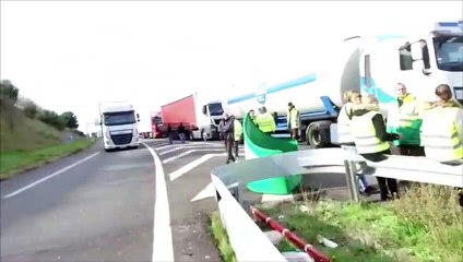 GILETS JAUNES - L'A9 bloquée au niveau de Bessan 1er dec 2018