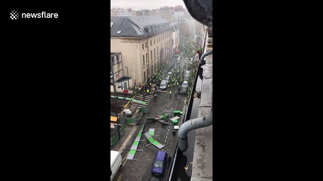 Yellow vests protesters attack police car in Paris