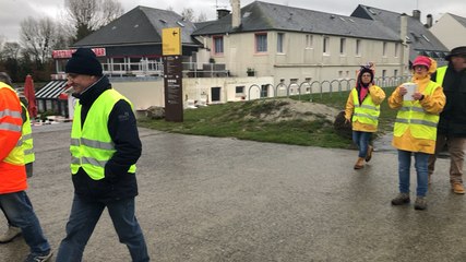 Marche jaune vers le Mont-Saint-Michel