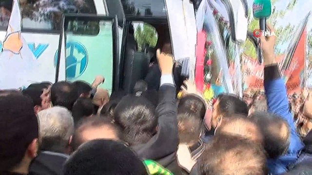 AK Parti Şanlıurfa adayını davul zurna eşliğinde binlerce kişi karşıladı