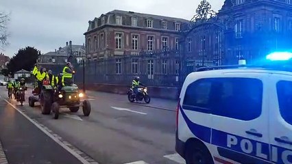 Colmar : des gilets jaunes devant la préfecture