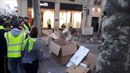 Affrontements avec les CRS place Viala