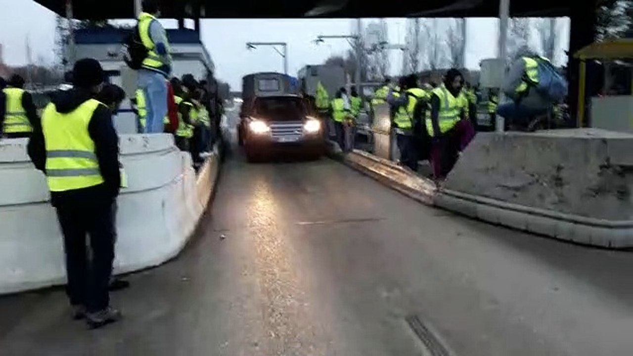MACON-INFOS - Gilets jaunes : Ça passe gratis au péage Mâcon-Nord