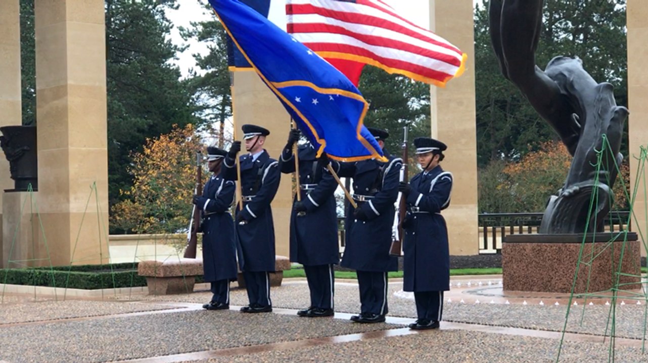 10 000 couronnes de Noël déposées sur les tombes