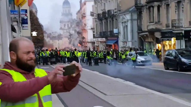 Gilets jaunes: situation très tendue ce 1er décembre à Bourg-en-Bresse
