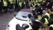 VÍDEO: Porsche 911, así lo destrozan los 'chalecos amarillos' en las protestas de París