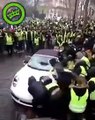 VÍDEO: Porsche 911, así lo destrozan los 'chalecos amarillos' en las protestas de París