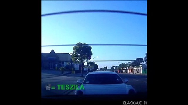 Voiture Tesla VS Porsche... La porsche ne fait pas un pli