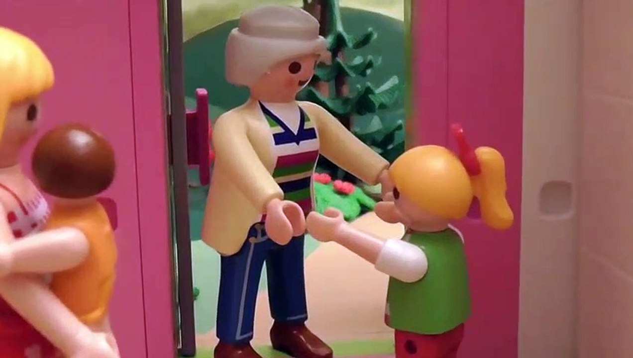 Видео для детей с игрушками - Аня заболела - Playmobil Cемья Домцовых | Fortnite | Fortnite