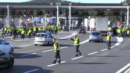 Los 'chalecos amarillos' se hacen oír en toda Francia