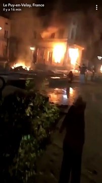 Puy-en-Velay, la préfecture de Haute-Loire est en feu