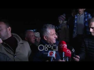 Ora News - Banorët përplasen me policinë, shoqërohen disa protestues të Unazës së Re