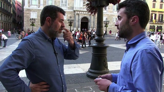 Dos líderes independentistas catalanes empiezan huelga de hambre