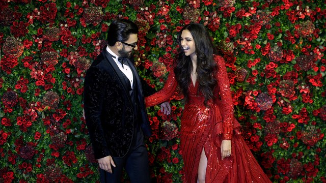 Deepika Padukone, Ranveer Singh sizzle in black & red at their wedding reception | OneIndia News