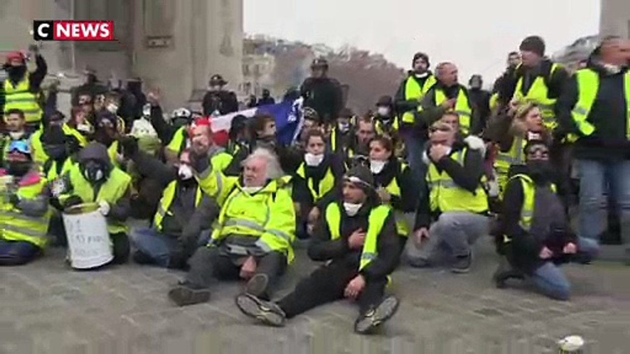 L'Arc de Triomphe pris d'assaut par les manifestants