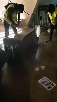 Gilets Jaunes : La vidéo révoltante des casseurs qui massacrent l'intérieur de l'Arc de Triomphe à Paris