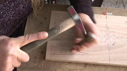 Sedef İşlemeciliğine Kadın Eli