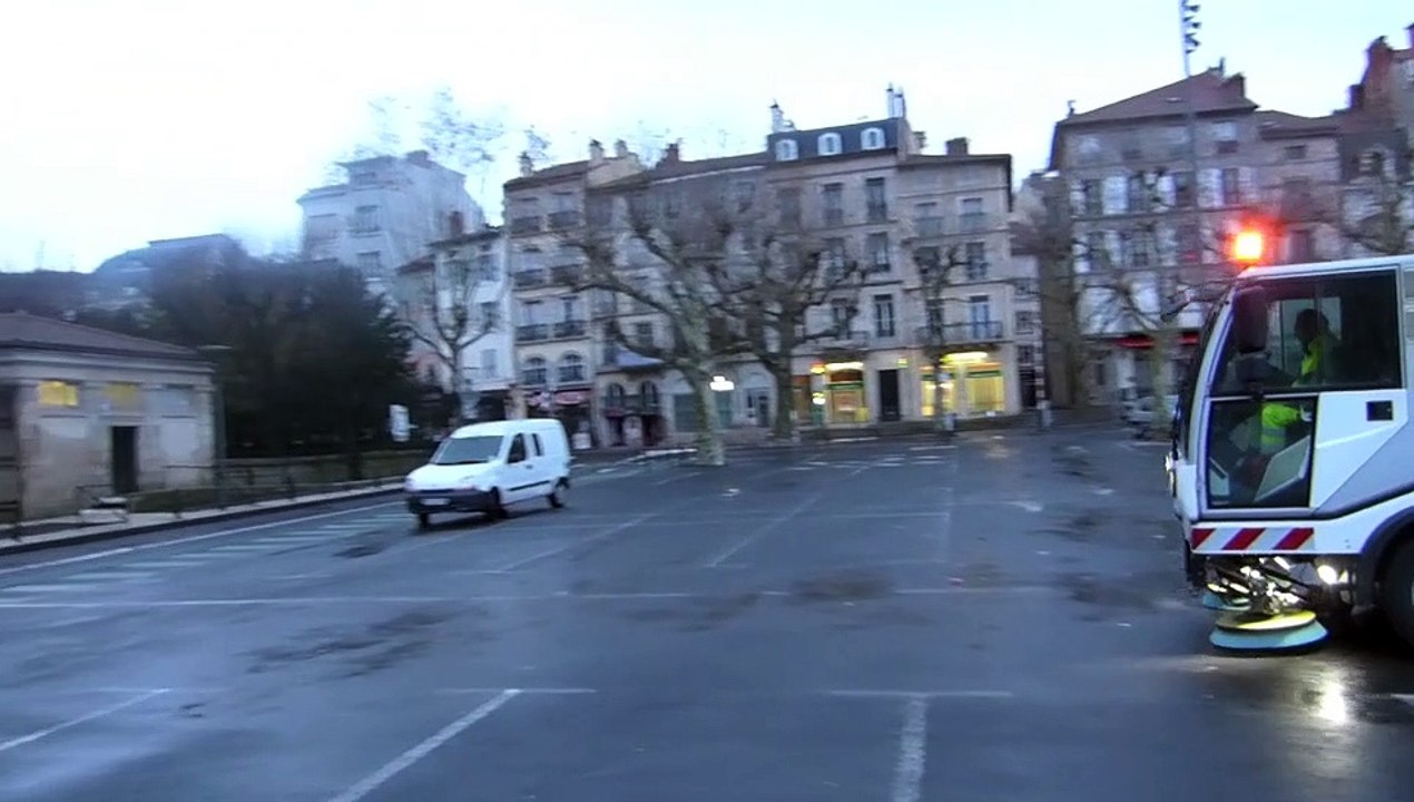 Manifestation des Gilets jaunes au Puy-en-Velay : les stigmates des affrontements