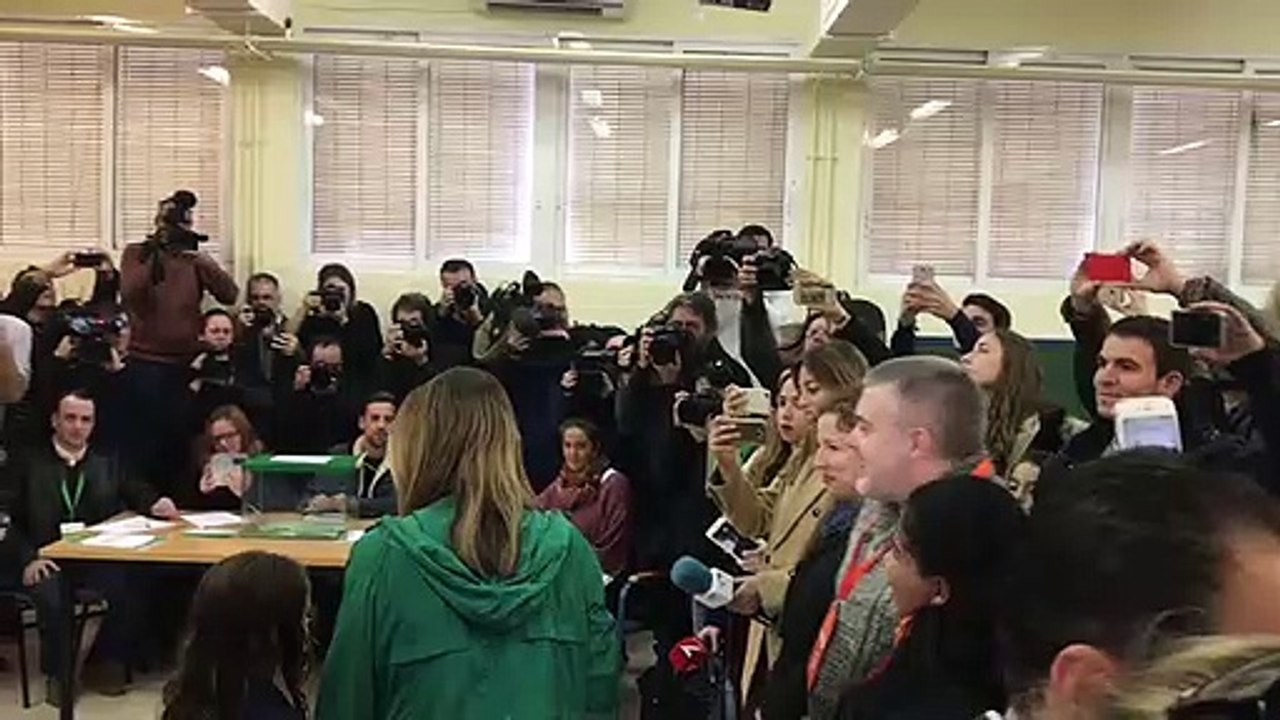 Susana Díaz (PSOE) vota en las elecciones auton...
