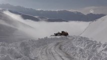 Karla Kapanan Köy Yolları Açılmaya Çalışıyor