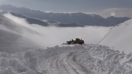 Karla Kapanan Köy Yolları Açılmaya Çalışıyor