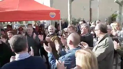 Los independentistas radicales abuchean a Arrimadas en las calles de Premià de Mar (Barcelona)