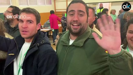 Retirados los apoderados de VOX que han abucheado a Susana Díaz