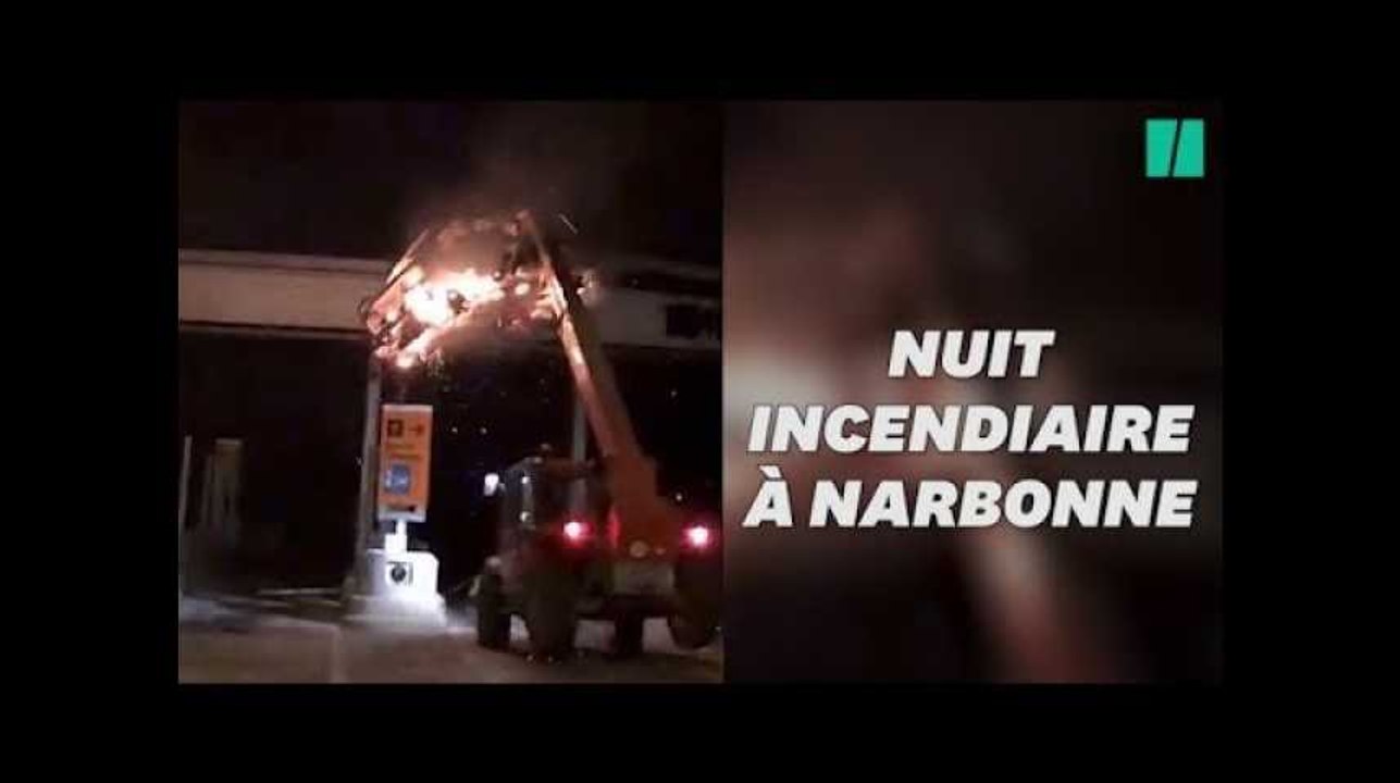 Un péage incendié à Narbonne, en marge d'un rassemblement de gilets jaunes