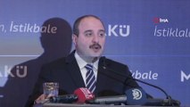 Bakan Varank konuşma yaparken ağabeyinin adını zikredince  gözyaşlarına boğuldu