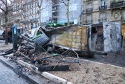 Paris'te Sokaklar Savaş Alanına Döndü