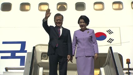 문재인 대통령 뉴질랜드 도착...기내 기자간담회 열어 / YTN