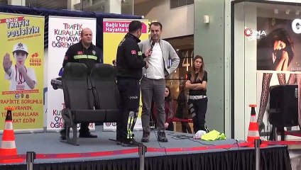 - Alışveriş merkezinde polislerden çocuklara trafik eğitimi