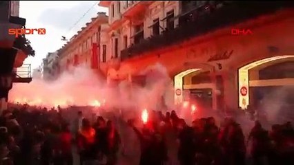 Galatasaraylı taraftarlar, derbi için yola çıktı