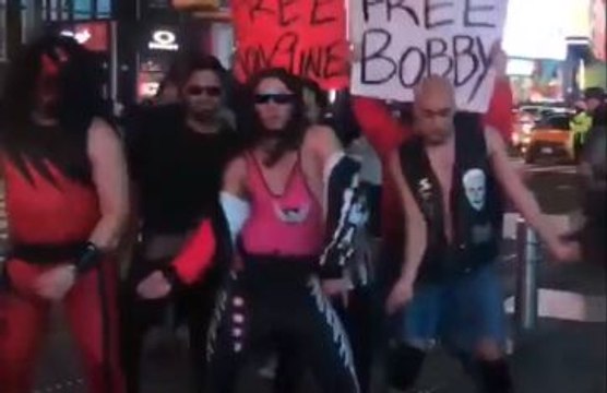 WWE BRETT HART, STONE COLD STEVE AUSTIN & KANE LOOK A LIKES DANCING IN NYC TO 6IX9INE
