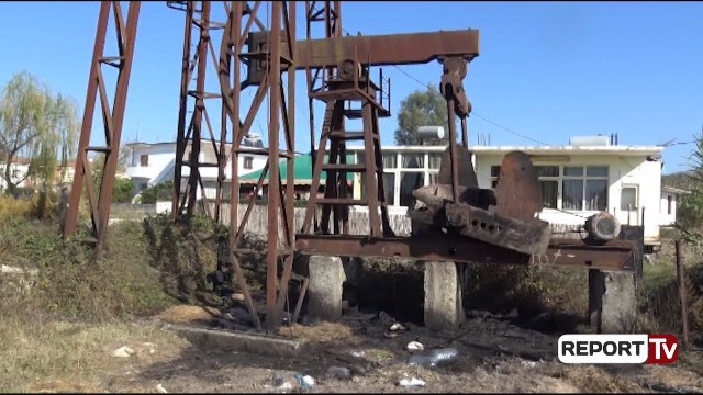 Report Tv - Puset e shkatërruara të naftës rrezik për banorët e Kuçovës