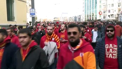 Galatasaraylı Taraftarlar Vodafone Park Yolunda
