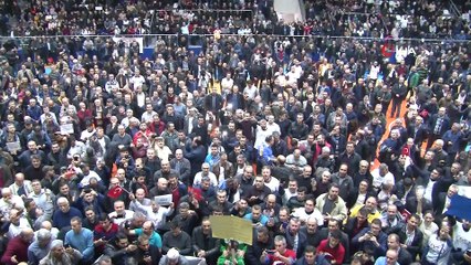 - Bursa’da EYT’liler spor salonuna sığmadı