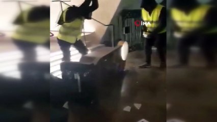 - Paris’te Kabus Gibi Gece: Sanat Eserlerini Parçaladılar