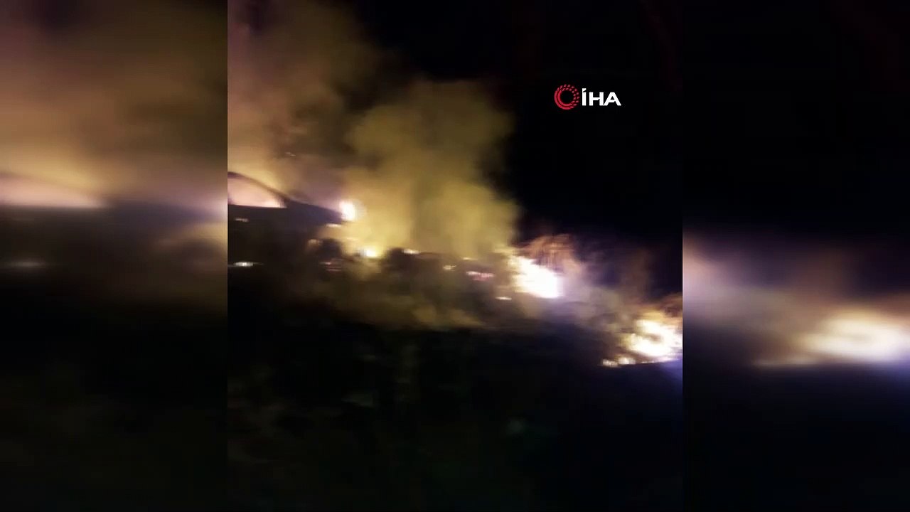 Şarampole kayan aracını çıkarmak için patinaj yapan sürücü önce aracı sonra ormanı yaktı