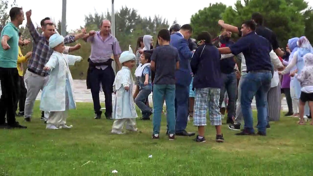 YAĞMUR ALTINDA ERİK DALI OYNADILAR-KILIÇKAYALARIN SÜNNET DÜĞÜNÜ