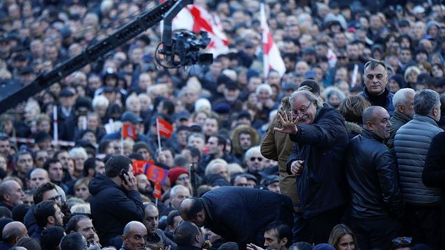 Georgia, in piazza l'opposizione contro Salomé