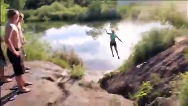 Elle se prend la chute de sa vie en BMX mais s'en sort sans une égratignure