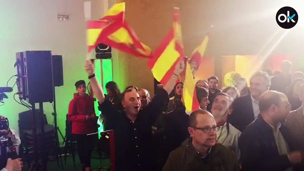 Celebración en la sede de Vox al conocer los primeros resultados