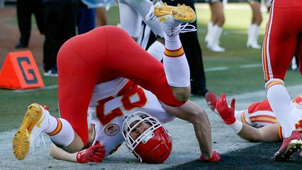 Travis Kelce dives for the pylon for Chiefs' first TD