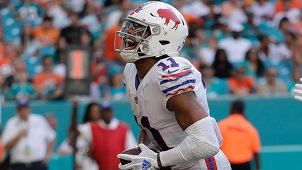 Allen tosses quick pass to Jones for successful two-point conversion