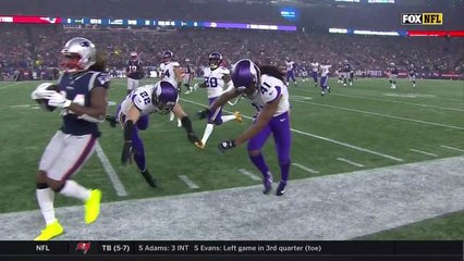 Cordarrelle Patterson speeds down sideline for 24 yards